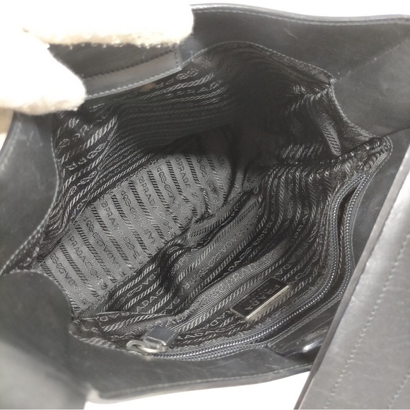 ✨SOLD✨ PRADA • AUTHENTIC VINTAGE BLACK GENUINE LEATHER LOGO STRAP SHOULDER BAG - Picture 8 of 9